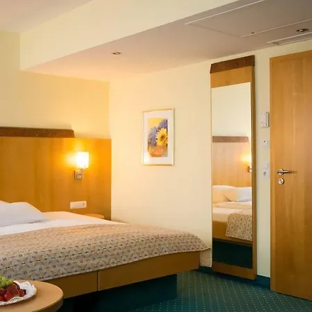 Kronenhotel Hotel 4*