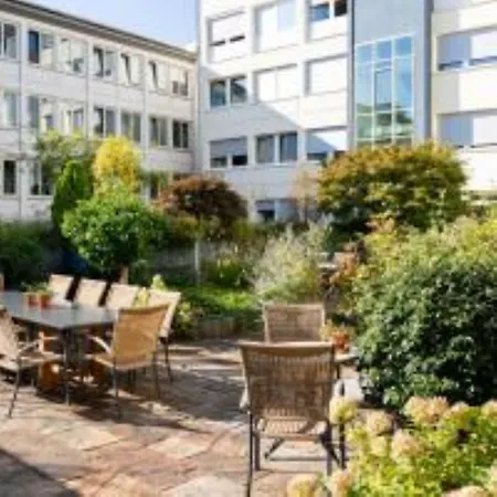 מלון Kronenhotel 4*