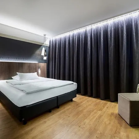 מלון Kronenhotel