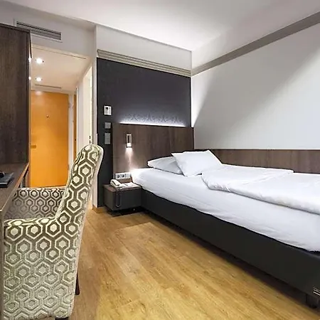 Szálloda Kronenhotel 4*