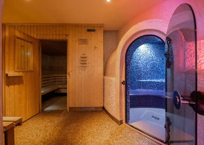 Kronenhotel Hotel 4*