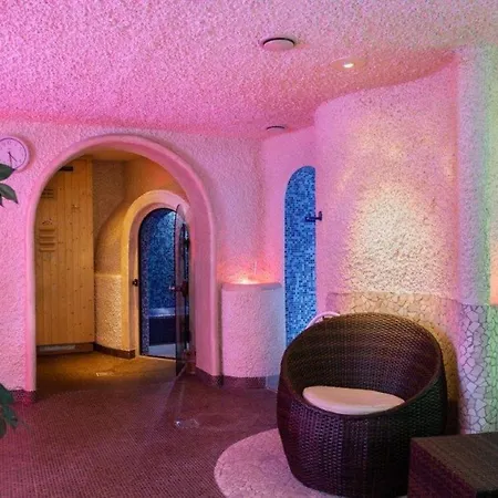 Kronenhotel Hotel 4*