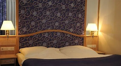 Otel Kronenhotel 4*